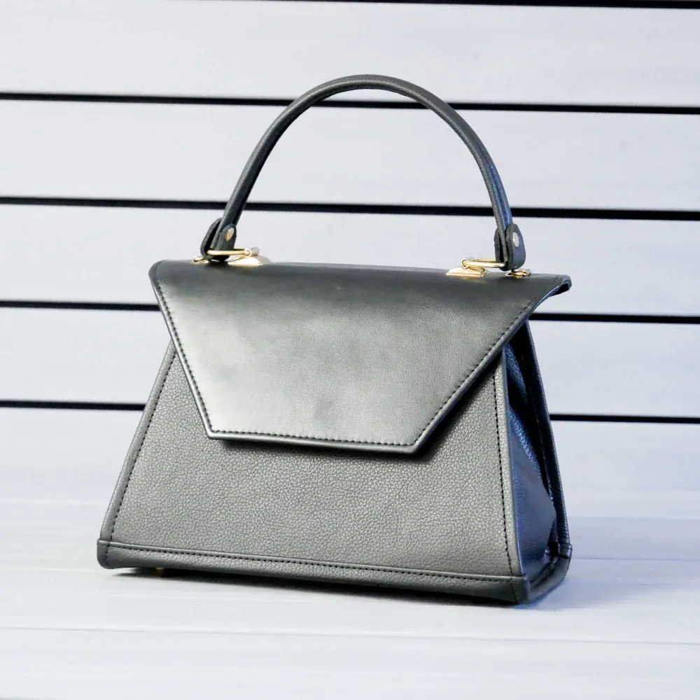 Kožená flap kabelka - Mia 