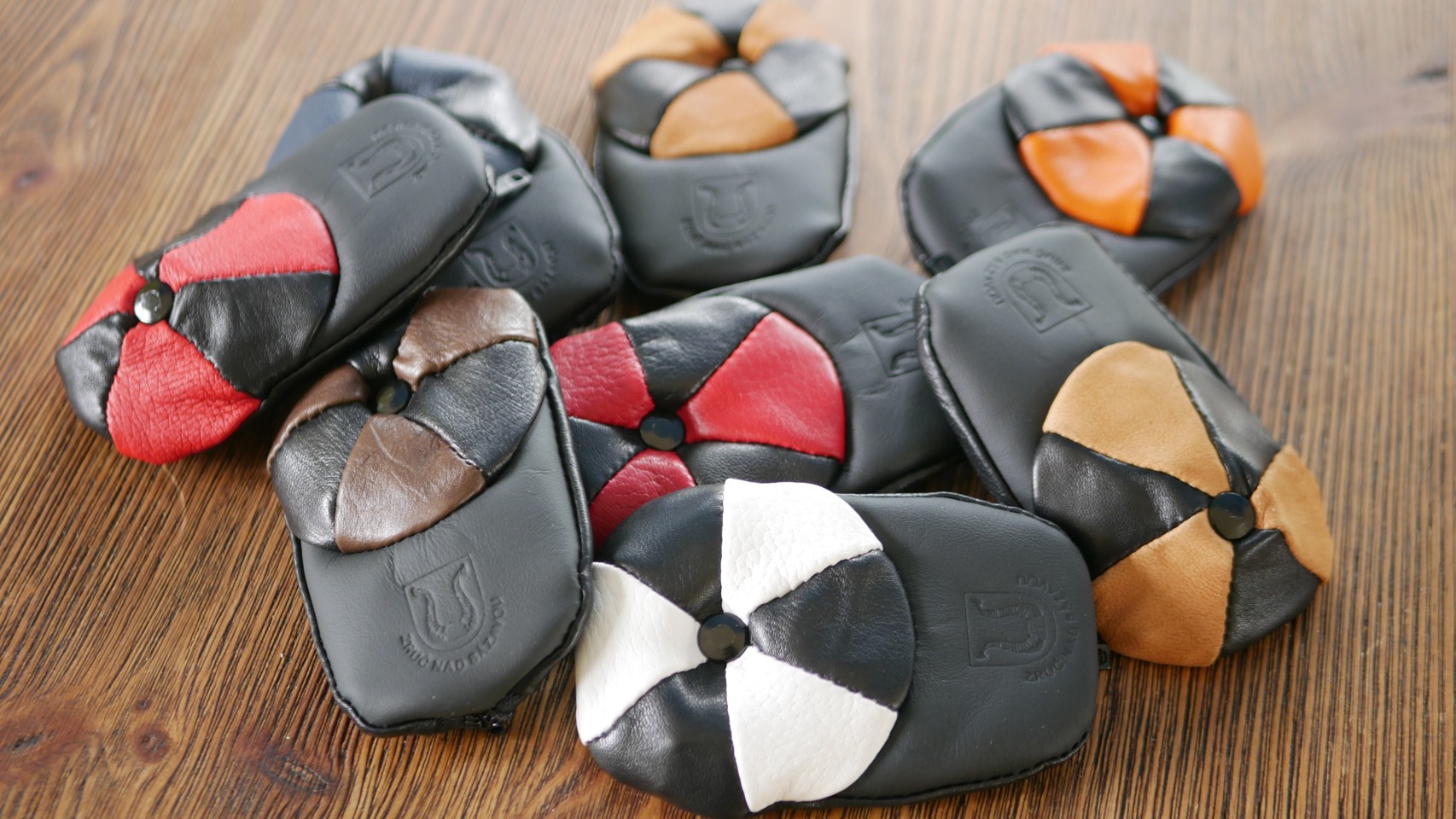 Kožená klíčenka - čepička - vlastní motiv