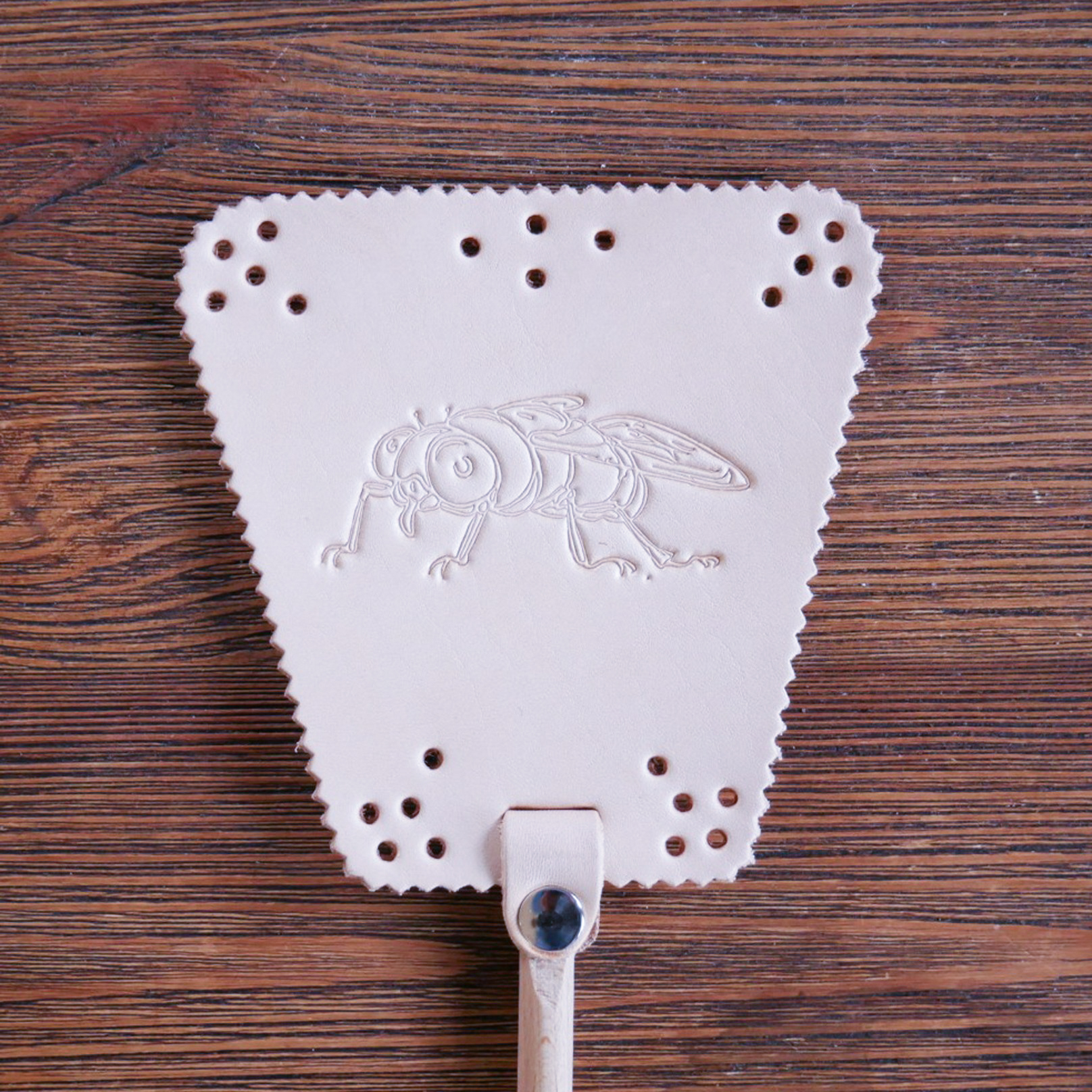 Kožená plácačka na mouchy - přírodní hlazenice - vlastní motiv