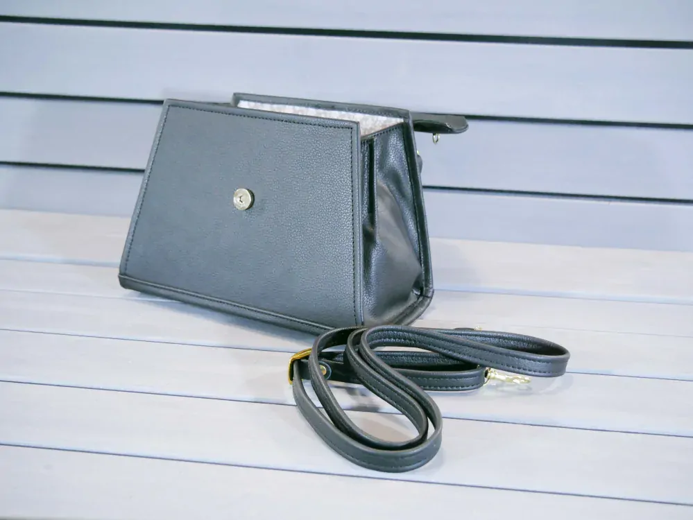 Kožená flap kabelka - Mia 