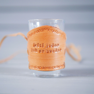 Odlivka (panák) na krk 4 cl -  "Ještě jednu pak se zvednu" 